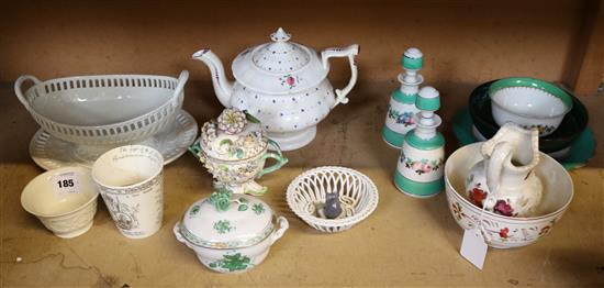 Assorted ceramics(-)